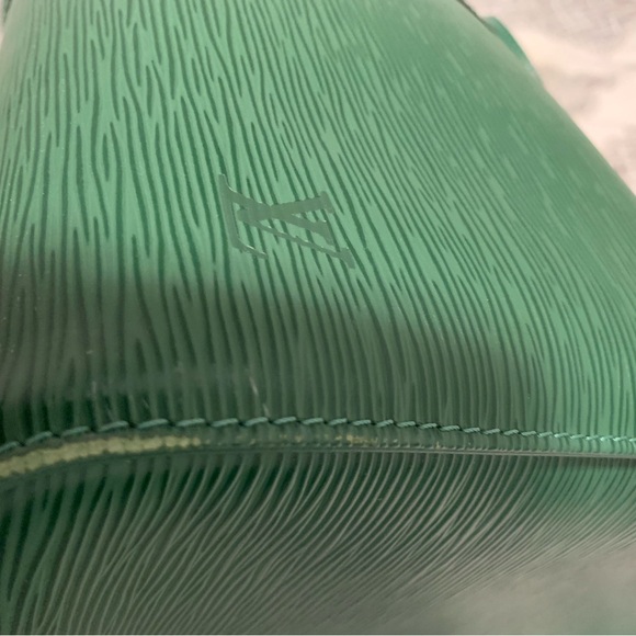 Like new, Epi leather keepall 50 - Picture 10 of 15